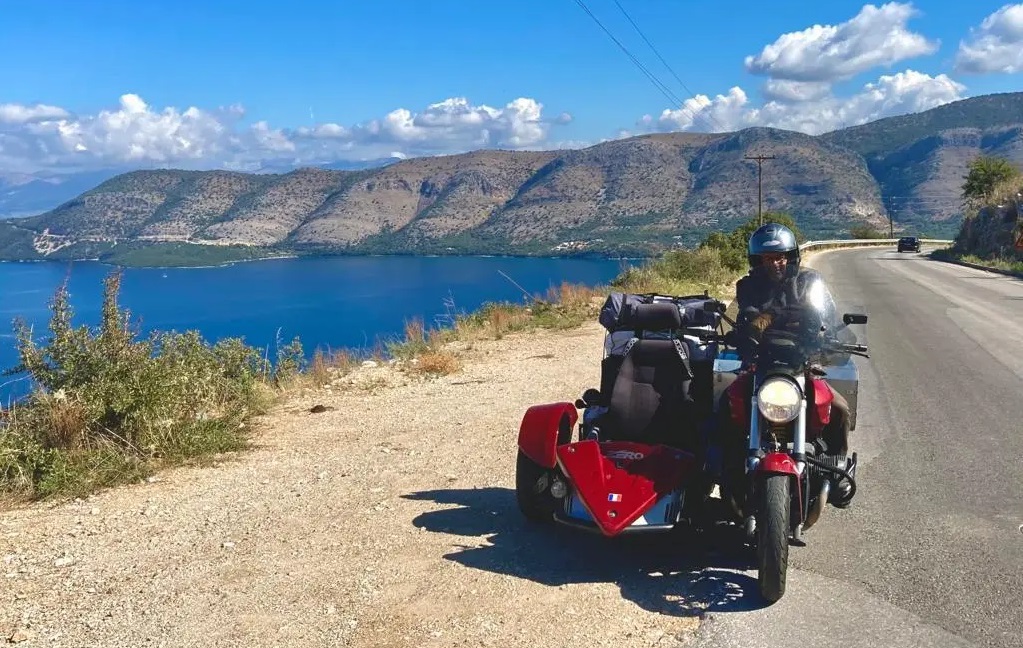 sidecar-moto-BMW-et-panier-Dedome-Zero